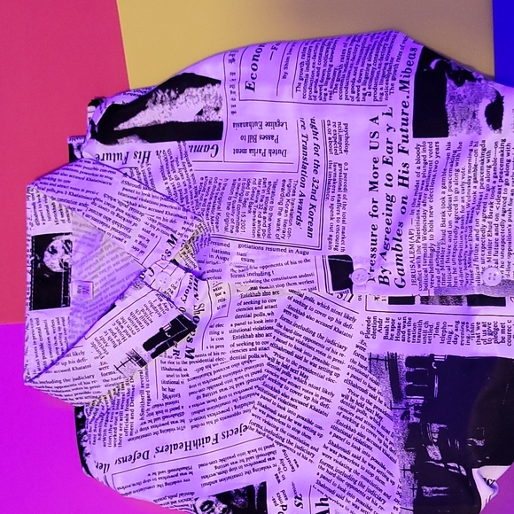 Newspaper themed dress shirt - Picture 4 of 4